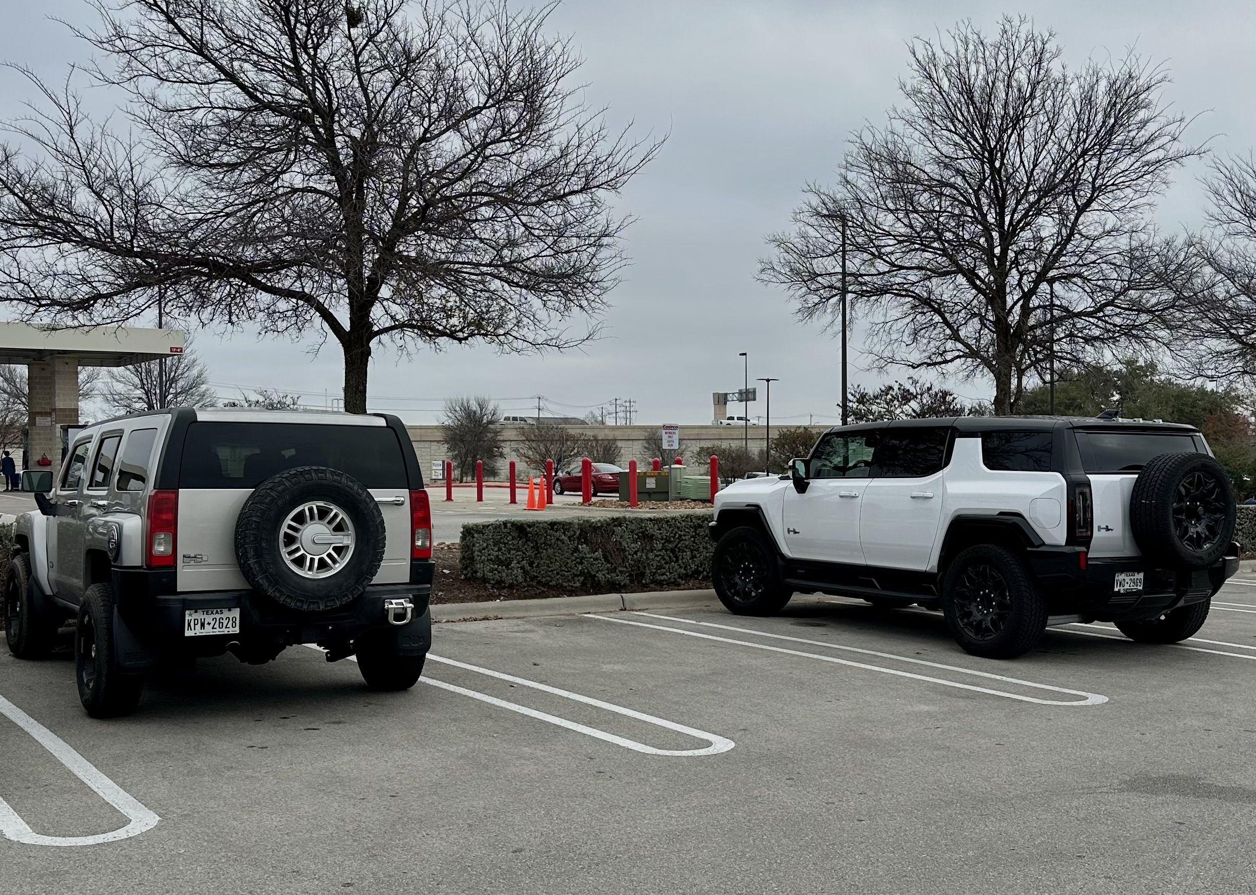 hummer-ev-vs-hummer-h3-2.jpeg