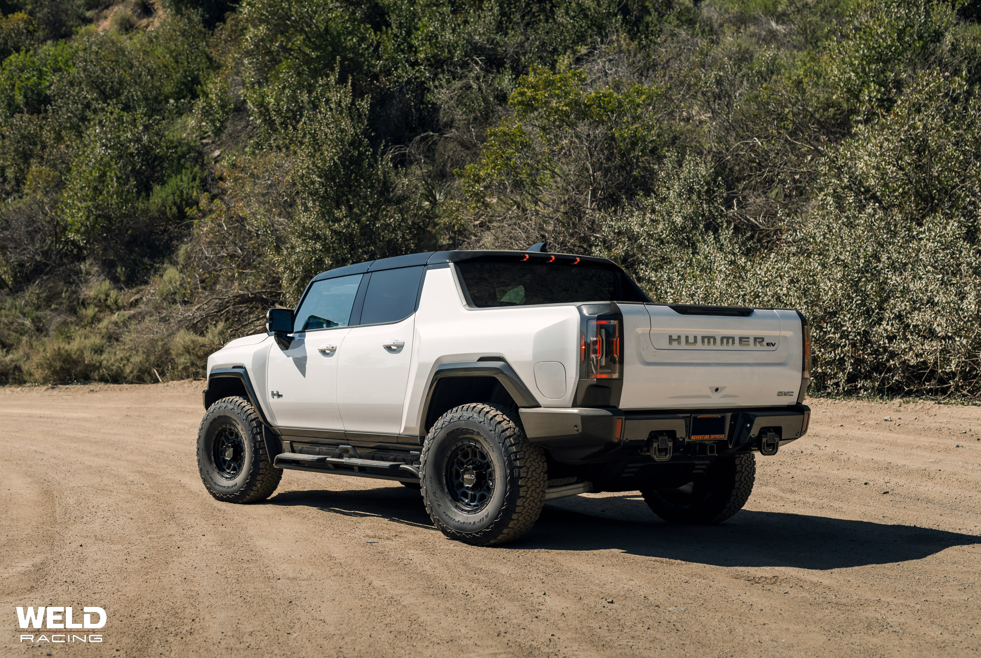 WELD_Off-Road_Crux_White_Hummer-EV_Satin-Black-01.jpg