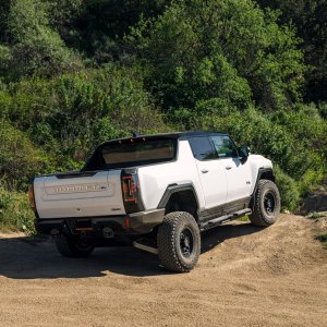 WELD_Off-Road_Crux_White_Hummer-EV_Satin-Black-24.jpg