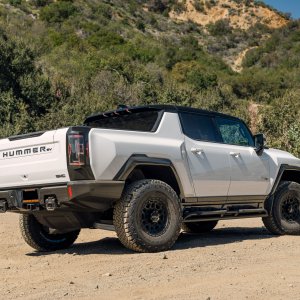 WELD_Off-Road_Crux_White_Hummer-EV_Satin-Black-12.jpg