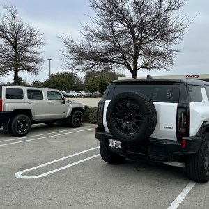 hummer-ev-vs-hummer-h3.jpeg