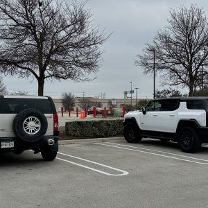 hummer-ev-vs-hummer-h3-2.jpeg