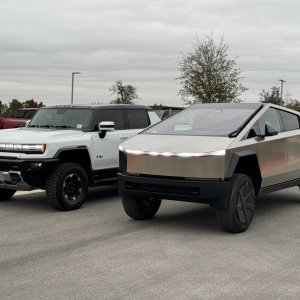 hummer-ev-truck-vs-cyber-truck3.jpg