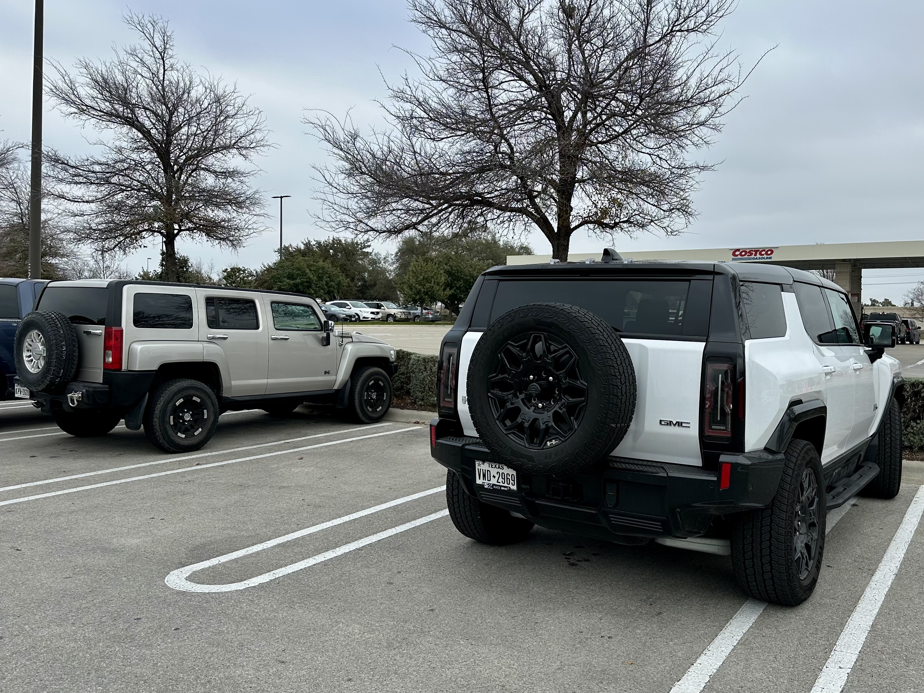 hummer-ev-vs-hummer-h3.jpeg