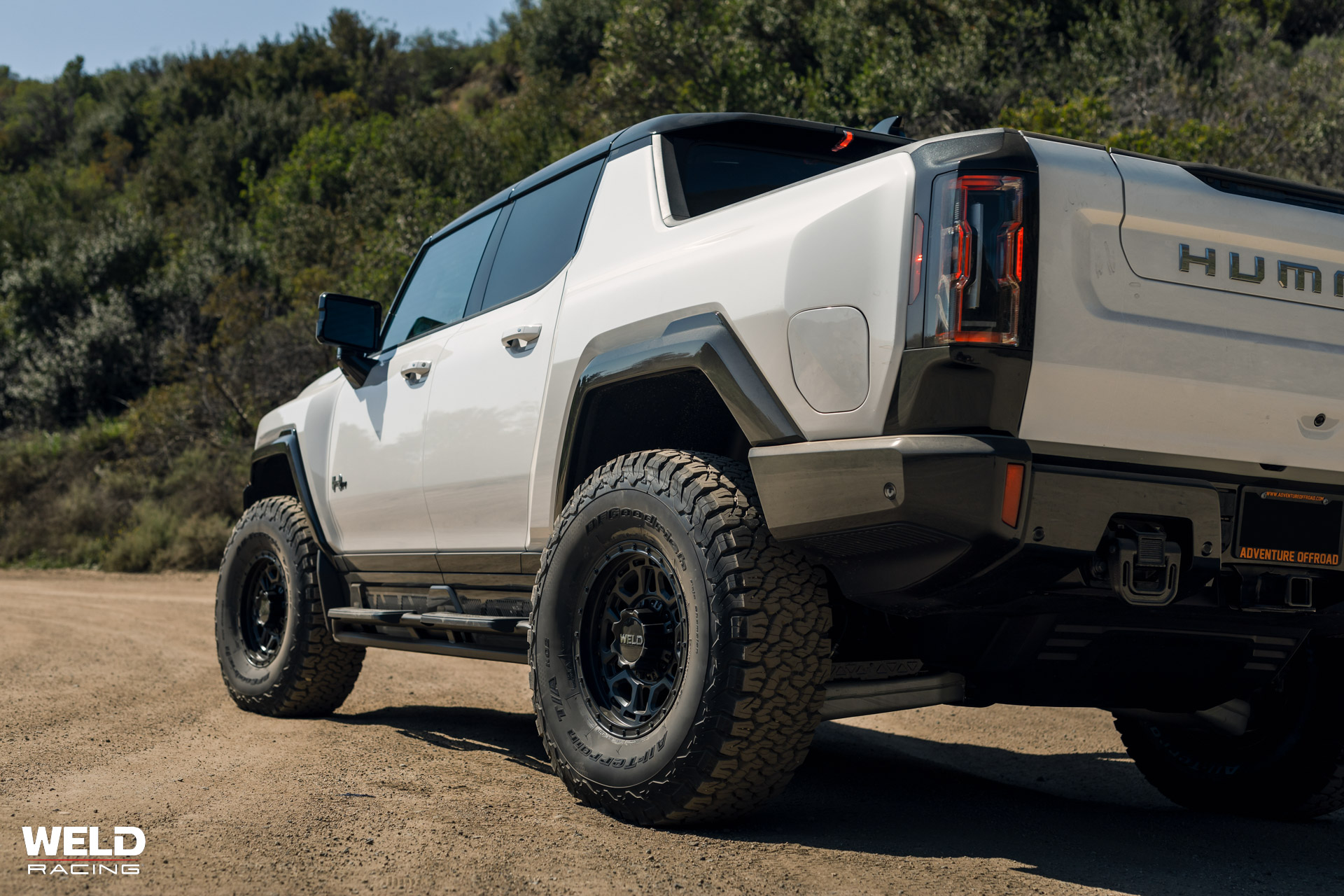 WELD_Off-Road_Crux_White_Hummer-EV_Satin-Black-03.jpg