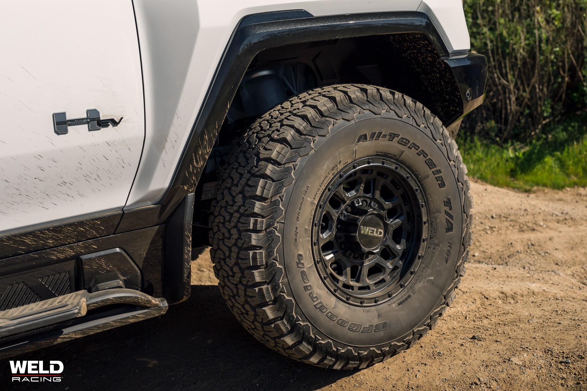 WELD_Off-Road_Crux_White_Hummer-EV_Satin-Black-23.jpg