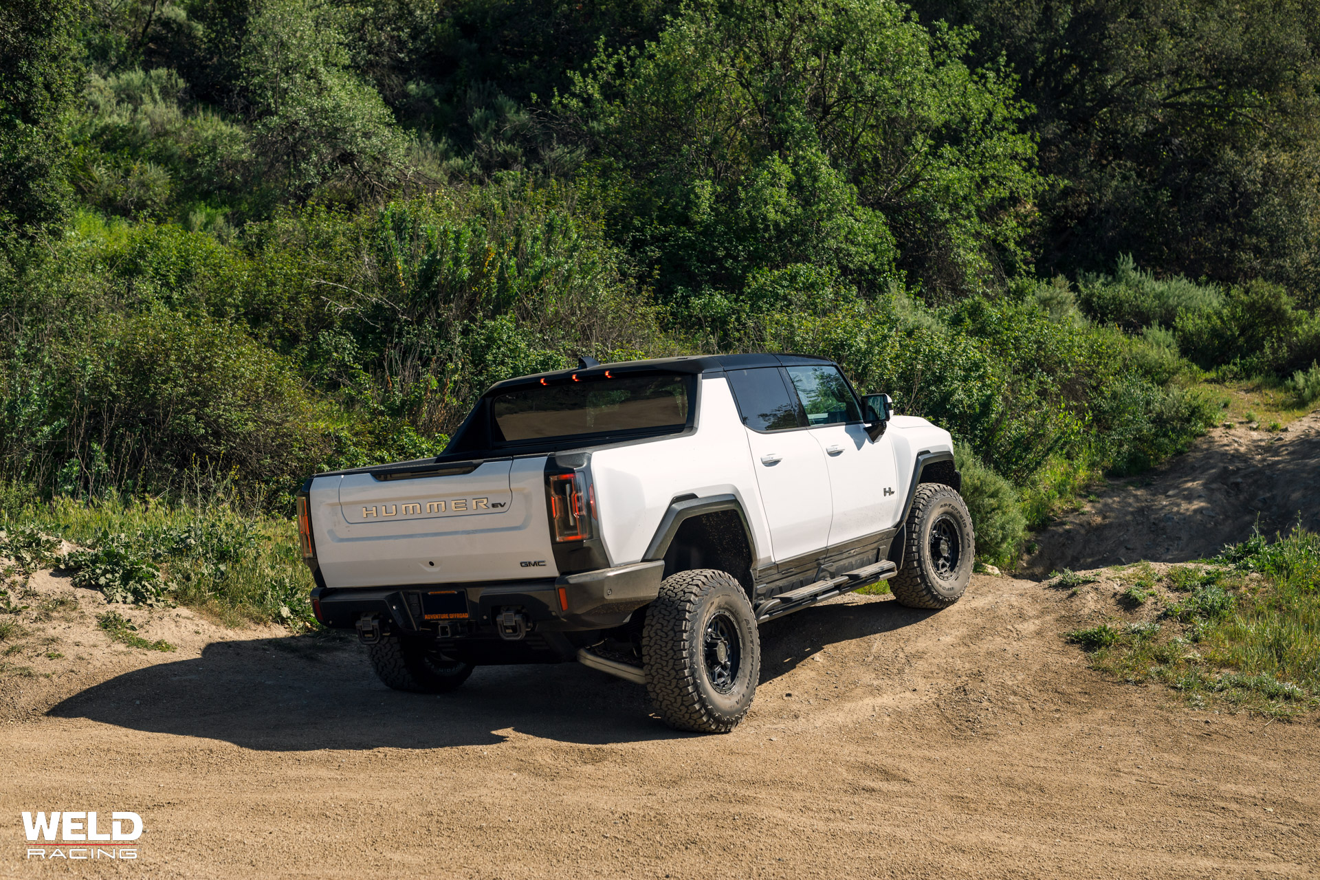 WELD_Off-Road_Crux_White_Hummer-EV_Satin-Black-24.jpg